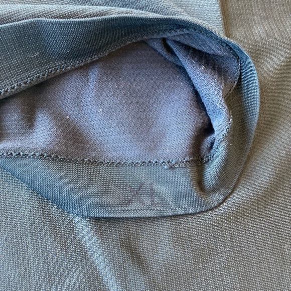 Lululemon metal vent tech polo-size XL 👕 - Picture 4 of 5